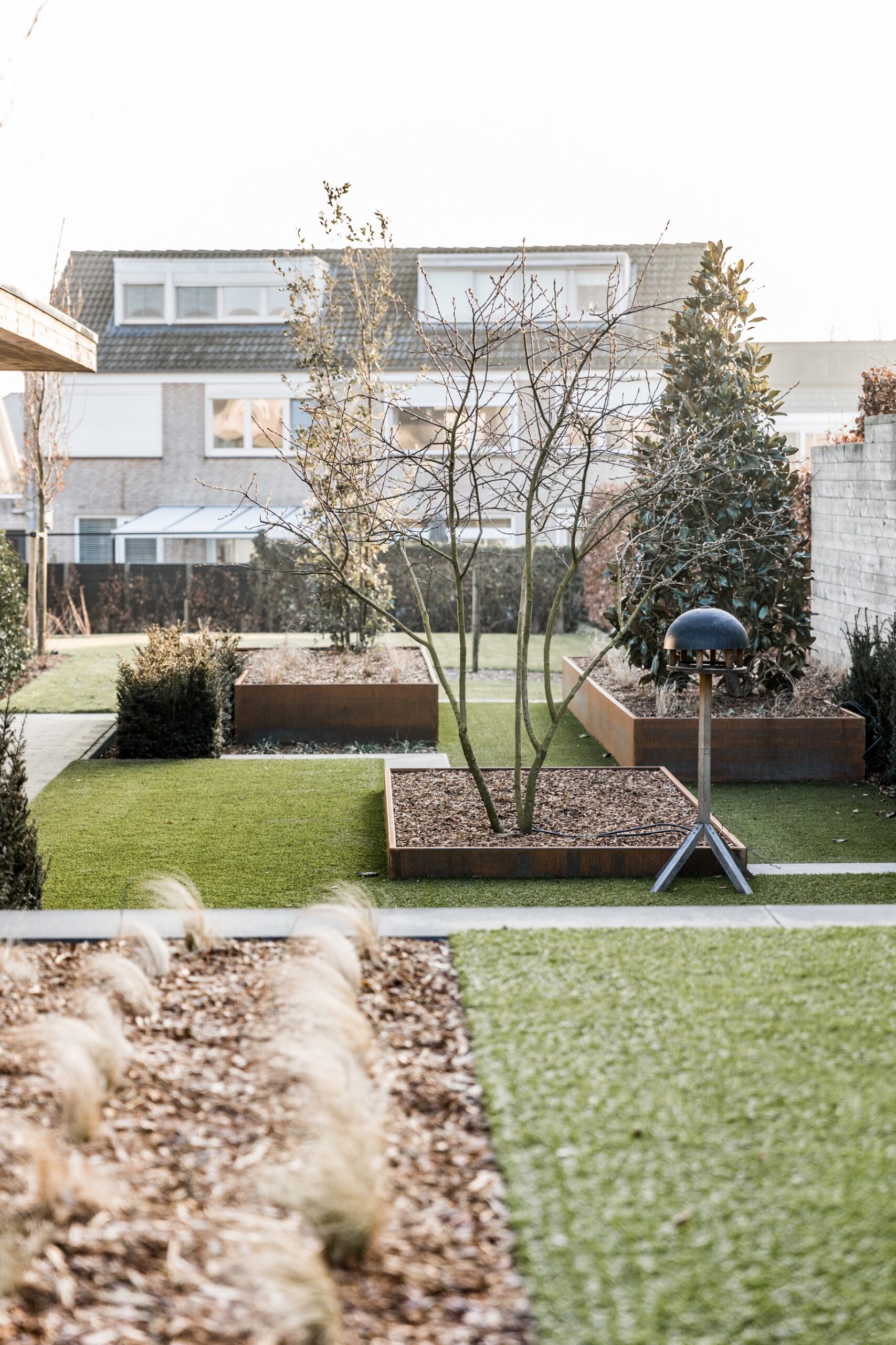 Strakke tuin met hoogteverschillen - Cis Van der Linden Tuinaanneming en -Architectuur