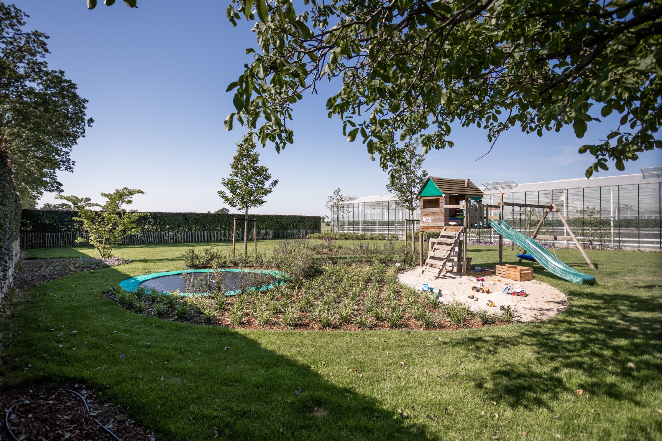 Betoverende Landelijke tuin - Cis Van der Linden Tuinaanneming en -Architectuur